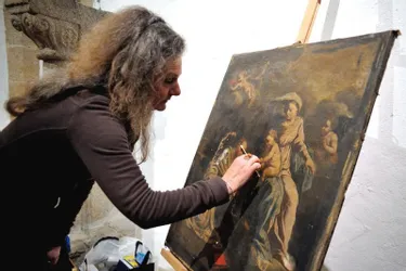 Charlotte Jude, restauratrice de tableaux au musée du Cloître, donnait hier après-midi une conférence