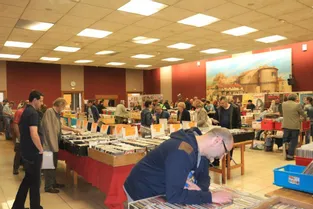 Samedi dernier, le Puy-en-Velay accueillait la 13e Bourse aux disques, vinyles, CD, DVD et BD