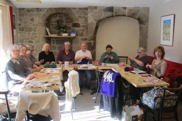 Un premier café tricot vient de voir le jour à Aubusson grâce à Roger Ollier, un passionné