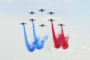 La Patrouille de France lâche les couleurs dans le ciel puydômois