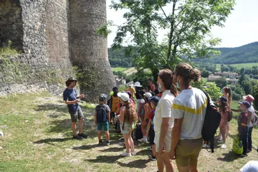 Voyage au temps des chevaliers dans le château de Domeyrat (Haute-Loire)