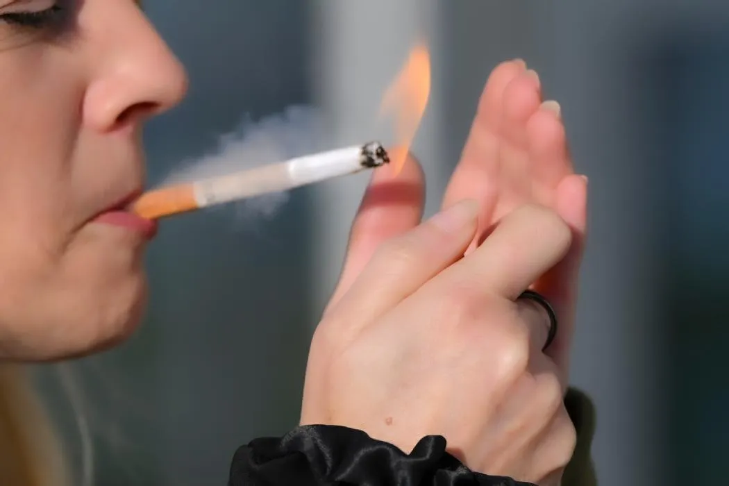 Le paquet de cigarettes à 12 € à partir du 1er janvier va-t-il décourager  les fumeurs ?