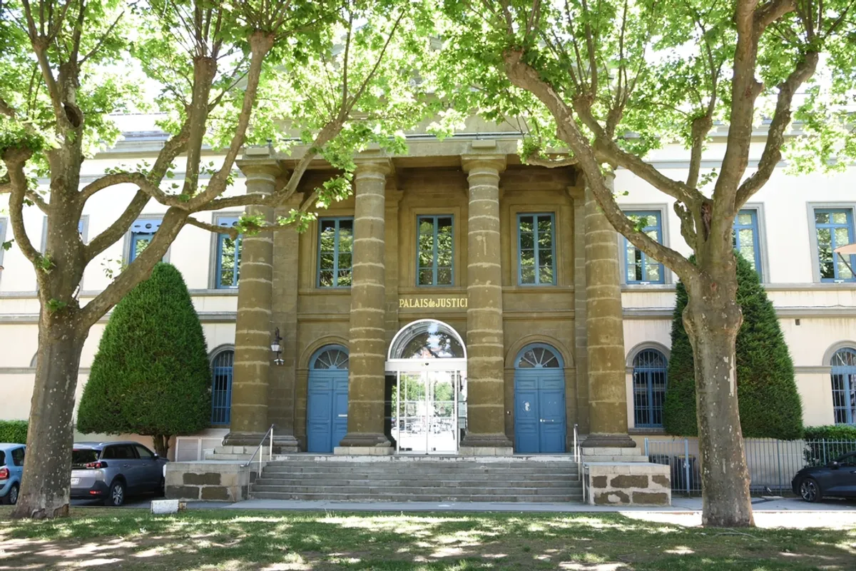 Ivre, le jeune boucher agresse au couteau la mauvaise personne à Brives-Charensac