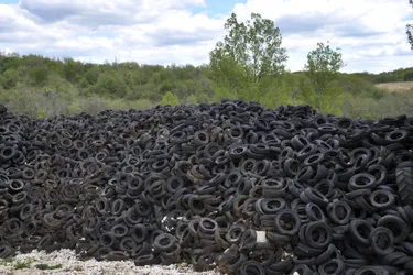 Des tonnes de pneus stockés aux portes du Limousin à faire disparaître