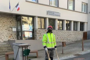 La Ville de Bort-les-Orgues (Corrèze) fait la chasse aux masques jetés par terre