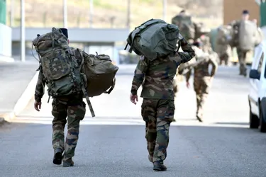 "Des réservistes pourront être recrutés jusqu'à 70 ans", annonce le ministre des Armées, Sébastien Lecornu