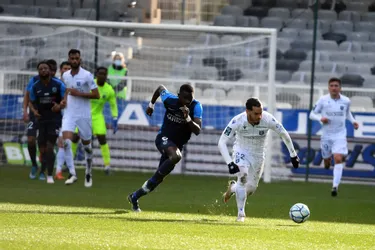 Ligue 2 : le Clermont Foot reste deuxième sans jouer