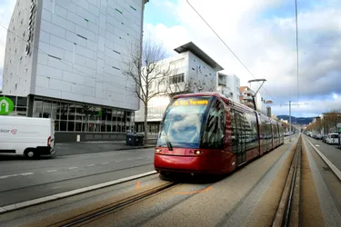 Cermont-Ferrand : la collégienne percutée par le tram toujours dans un état grave