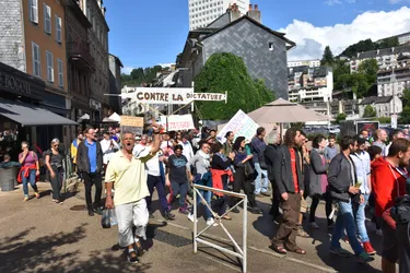 Entre 700 et 800 manifestants anti-pass sanitaire dans les rues de Tulle (Corrèze) ce samedi