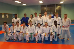 Un sixième dan en visite au club de judo