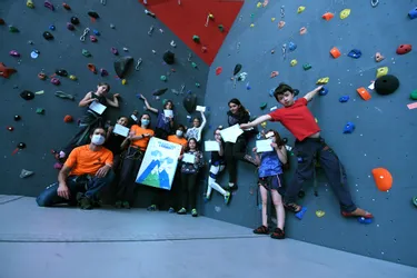 Ensemble, les enfants du club alpin français de la Creuse ont gravi le mont Everest