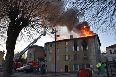 Quatre familles sinistrées dans l'incendie d'un immeuble avenue Voltaire, à Thiers (Puy-de-Dôme)