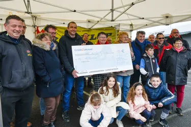 Le CSE Dunlop fait un don de 8.000 euros à l'association Épi de lumière, à Montluçon