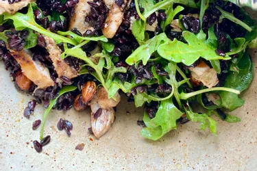 #Entreconfinés à Vichy : la salade de riz noir complet au poulet