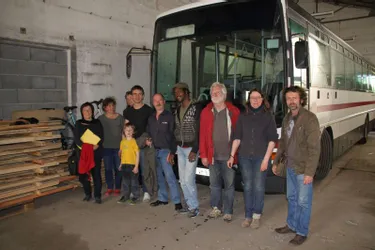 L’Atelier des Liens remet à neuf un bus pour le Burkina-Faso