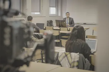 Quand des réfugiés donnent cours à l'Université Clermont Auvergne : un documentaire revient sur le projet CoLAB
