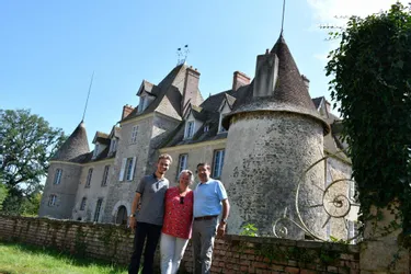 Au château de Bisseret, à Lavault-Sainte-Anne (Allier), la famille de Place cultive le patrimoine culturel et agricole