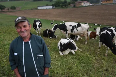 Ces agriculteurs du Cantal qui veulent prendre leur retraite mais n'ont pas de repreneur