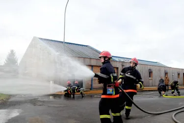 Trente et un ados s’entraînent à la caserne du Veurdre pour devenir pompier