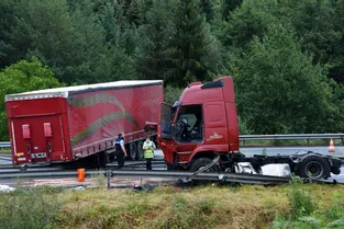 Grave accident entre un poids lourd et deux voitures sur l'A20 au sud de Brive (Corrèze)