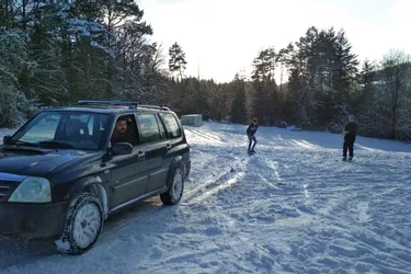 Ce week-end, Creusois et Limousins ont saisi l’aubaine : 30 cm de neige à Pigerolles