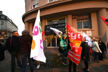 Une cinquantaine d'enseignants mobilisés devant l'Inspection académique de la Creuse