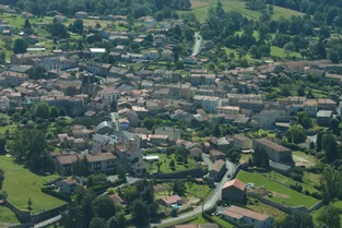 Trois nuits après son instauration, le maire de Cunlhat (Puy-de-Dôme) lève le couvre-feu