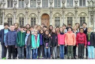 Vingt-cinq enfants de la ville ont découvert Paris et les coulisses de la mairie de la capitale