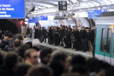 Après la mort d'une femme happée par un métro à Paris, le conducteur de la rame mis en examen