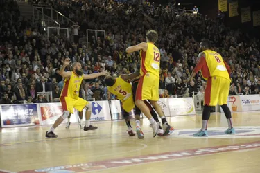 Basket / Pro B : la JAVCM craque dans les dernières minutes face à Hyères-Toulon (81-71)
