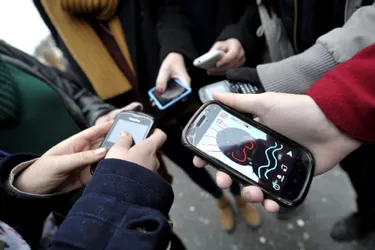 En Haute-Loire, dix Promeneurs du net sensibilisent les ados aux risques des réseaux sociaux