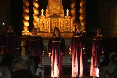 Le concert de gospel de l’ensemble Amazing Singers a fait vibrer le public de la collégiale Saint-Gal