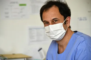 Seize mois de combat contre le Covid racontés par le chef du service dédié aux patients infectés à l'hôpital de Brive