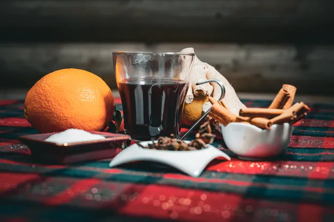 Badiane, cannelle, orange... Comment réussir un vin chaud comme au ...