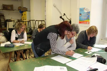 Le Smat du Haut Allier a formé les enseignants à la calligraphie dans un projet de bassin