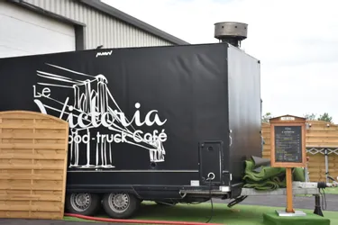 Le gérant du Victoria Foodtruck café est descendu de son toit et a obtenu un nouvel emplacement pour son camion à Saint-Bonnet-près-Riom