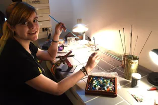 Diplômée de l'école d’Yzeure, elle veut ouvrir un atelier ambulant de verrerie