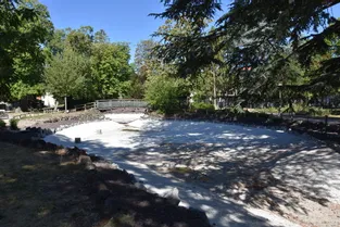 Après une deuxième campagne de travaux, le bassin du square Virlogeux de Riom sera bientôt étanche