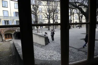 Clermont-Ferrand : un intervenant à Saint-Alyre mis en examen pour agression sexuelle