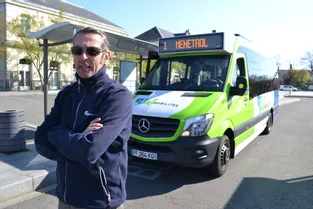 Vincent, conducteur de bus RLV Mobilités à Riom (Puy-de-Dôme), s'est porté volontaire pour poursuivre sa mission de service public