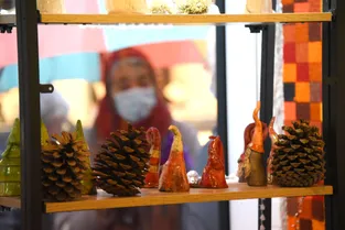 Ces six artisans vendent leurs créations dans une boutique éphémère du centre-ville d'Aurillac (Cantal)