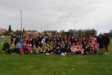 De jeunes joueuses de rugby de toute l'Auvergne réunies à Beaumont (Puy-de-Dôme)