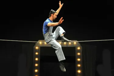 Le Laïus Lucien Show par le Cirque Content Pour Peu