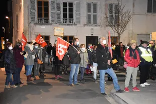 Près de 80 personnes rassemblées à Brioude (Haute-Loire) contre les privations de libertés