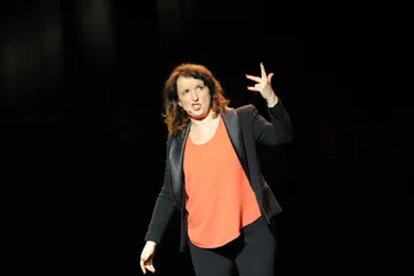 Anne Roumanoff, star du festival du rire de Saint-Germain-des-Fossés (Allier)