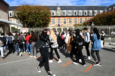 À Guéret (Creuse), les lycéens se préparent pour le « bac Covid »
