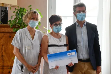 Des dons de familles de patients pour remercier les soignants du service oncologie du centre hospitalier de Montluçon (Allier)