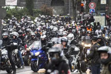 Quelque 1.400 motards ont manifesté leur colère, hier, à Clermont-Ferrand