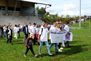 Plus de deux cents personnes réunies pour une marche blanche en hommage à Nicolas Gay, hier