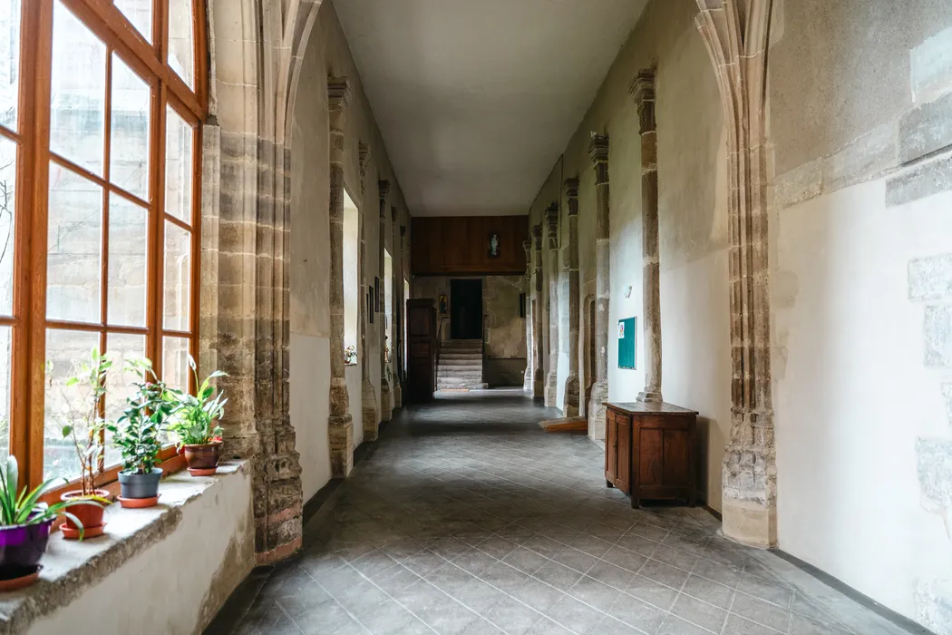 les-b-n-dictines-de-chantelle-veulent-vendre-leur-abbaye-la-montagne